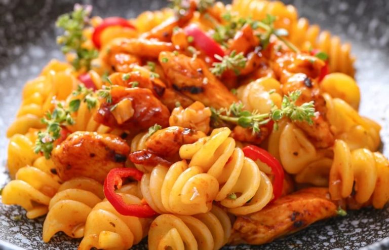 Colorido, cremoso, ligeiramente picante. Quando estou de folga, preparo este prato para o almoço