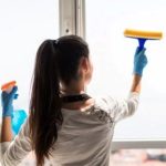 Sem vinagre nem bicarbonato de sódio: um remédio caseiro simples para limpar vidros sem deixar marcas