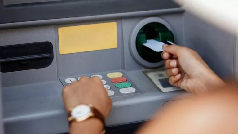 SAT congelará contas bancárias e reterá fundos daqueles que se encontram nessa situação