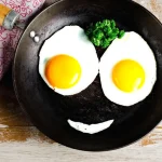 Como evitar que os ovos grudem na frigideira?
