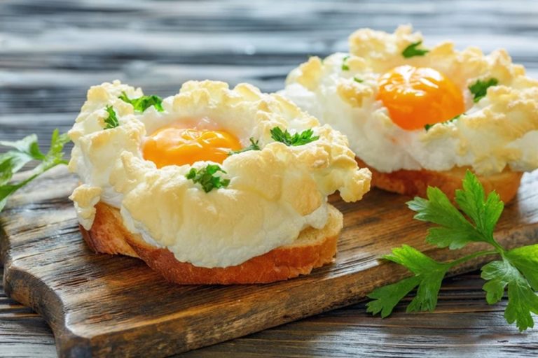 Leve, arejado e incomum. Prepare «Nuvens de Ovos» para o pequeno-almoço