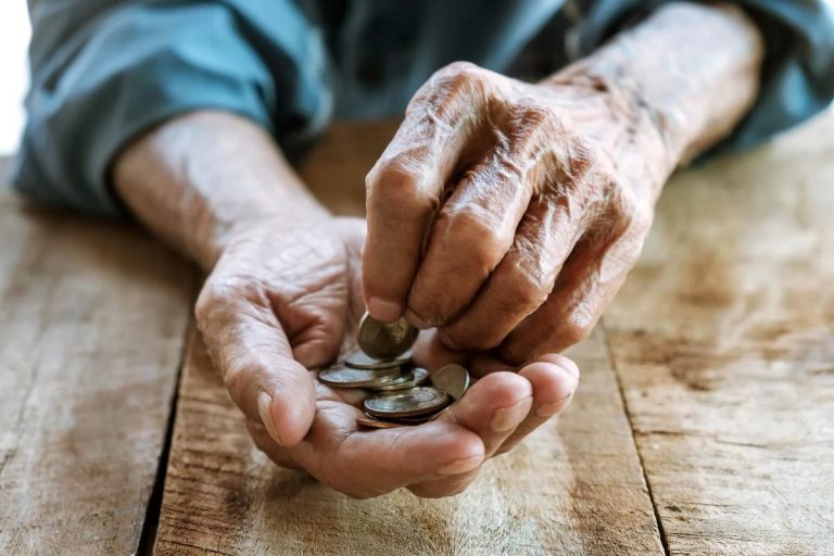 O tribunal proibiu um professor de continuar a trabalhar até aos 70 anos e retirou-lhe o direito à pensão por falta de contribuições