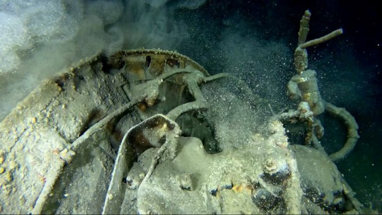 Arqueólogos descem ao lago mais remoto da Europa e encontram 31 tesouros do passado: são cápsulas do tempo fascinantes