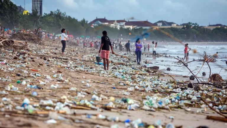 Acordo internacional Por que um acordo global sobre plásticos é tão importante e por que não foi concluído? 5 pontos-chave do «fracasso»
