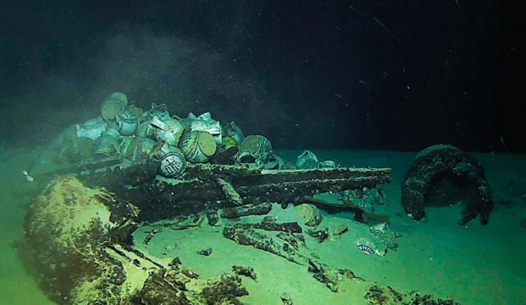 O exército francês fez uma descoberta a 2567 metros de profundidade, que bateu o recorde na história da arqueologia