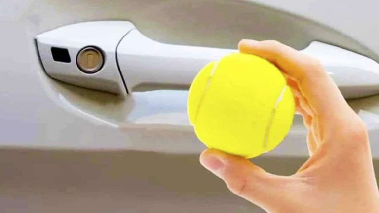 O truque da bola de ténis para abrir o carro quando se deixam as chaves dentro funciona sempre