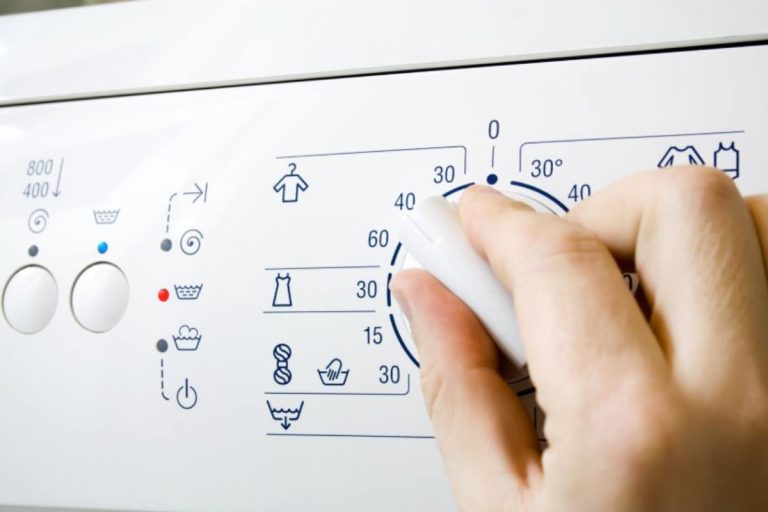 Os lençóis devem ser lavados no verão a uma temperatura que «mate» os micróbios — não a 30 °C