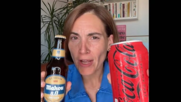 A blogueira dá uma resposta clara à pergunta sobre o que é mais saudável: Coca-Cola Zero ou cerveja 0,0: «Se não beber, melhor».